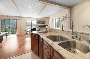 Lakeside Condo,,3 star