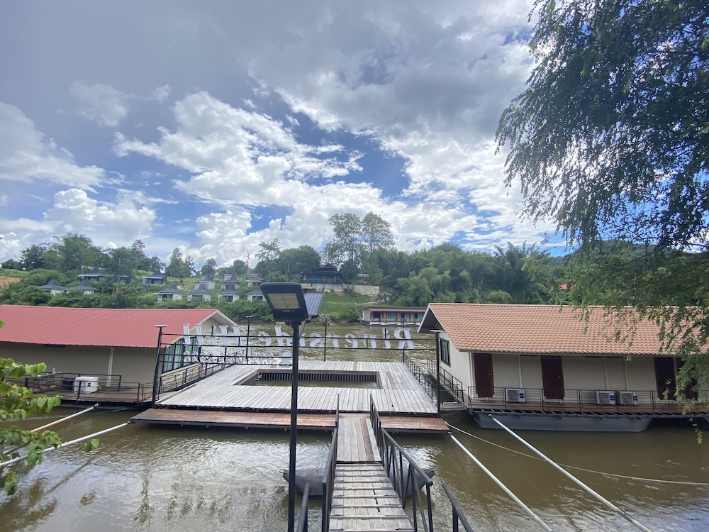 Riverside Hill Resort & Restaurant,,2.5 star