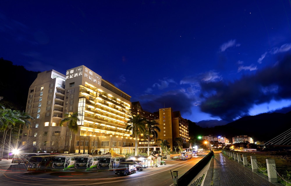 chihpen century hotel