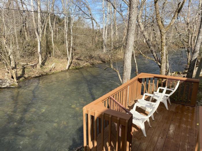 Gray's Place On Cosby Creek - 2 Bedrooms, 2 Baths, Sleeps 6 Home,,3.5 star