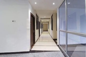 The Banaras Hotel,India>>Kanpur,2 star