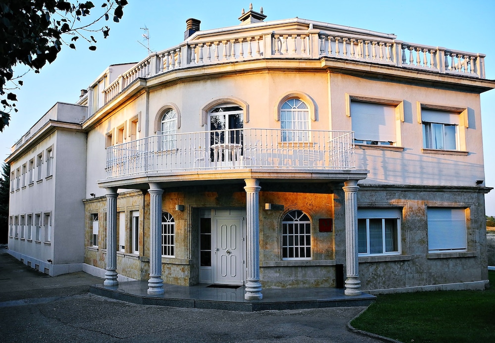 Apartahotel Casablanca,Santa Marta De Tormes>>Salamanca,3 star