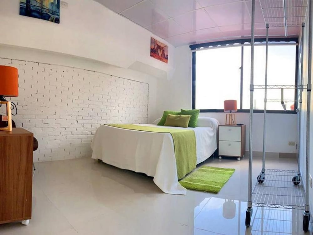 Malecon Premium Rooms,,3.5 star