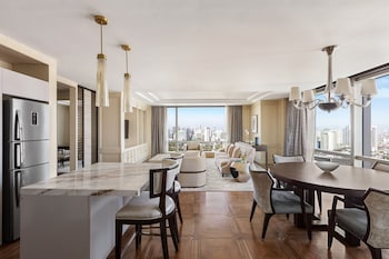 Shangri-La The Fort, Manila,,5 star