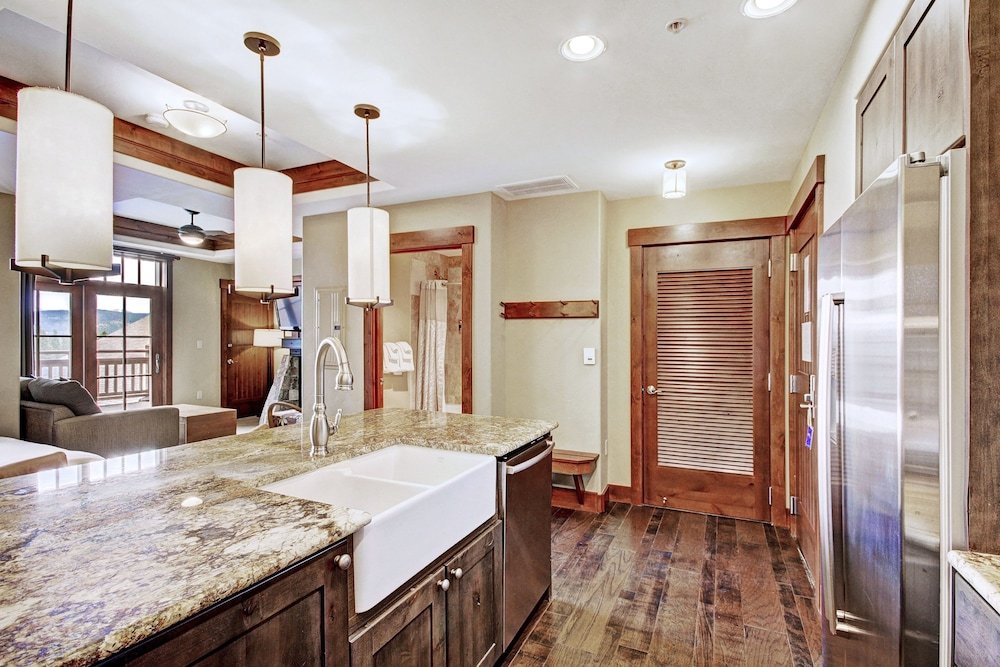 One Ski Hill Place S8212,Peak 8>>Breckenridge,3.5 star