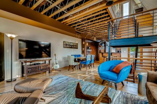 old town loft oasis with amazing rooftop deck