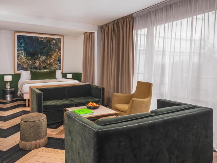 Rayz Private Suites,,4 star