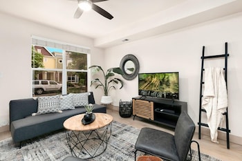 Hip Old Town North Gem! Near Breweries And River!,,3.5 star