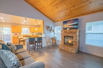 Brown Bear Lodge,Big Bear City>>Big Bear,4.5 star