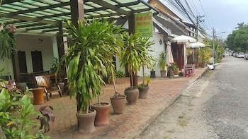 mani home and hostel luang prabang