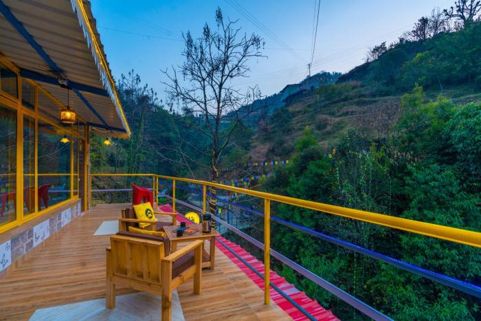 the hosteller mussoorie by the streamside