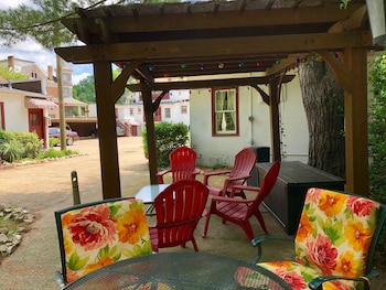 Gold-Inn Hot Springs,,2 star