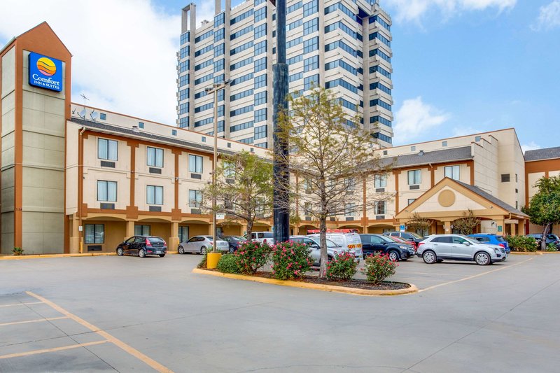 comfort inn and suites love field dallas market center