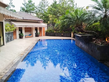 Strategic & Cozy 2Br At Majesty Apartment Near Maranatha Christian University,,0 star