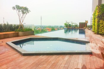 Comfortable Studio Apartment At Springwood Residence,,1 star