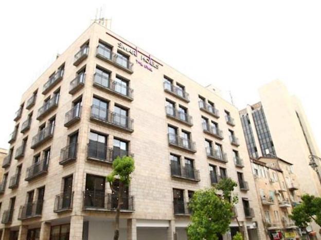 eyal hotel