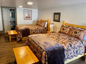 Island Park Lodge,,2.5 star