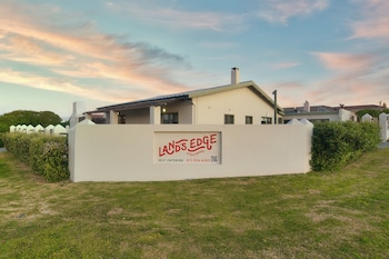 Land's Edge Eco Friendly Cottages And Apartments,Suiderstrand>>Struisbaai,0 star
