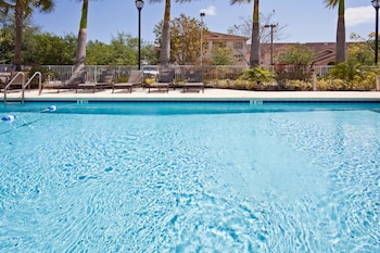 Holiday Inn Express West Palm Beach Metrocentre,Palm Beach - West Palm Beach>>Palm Beach,3 star
