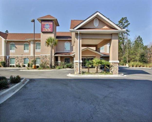 magnolia inn and suites