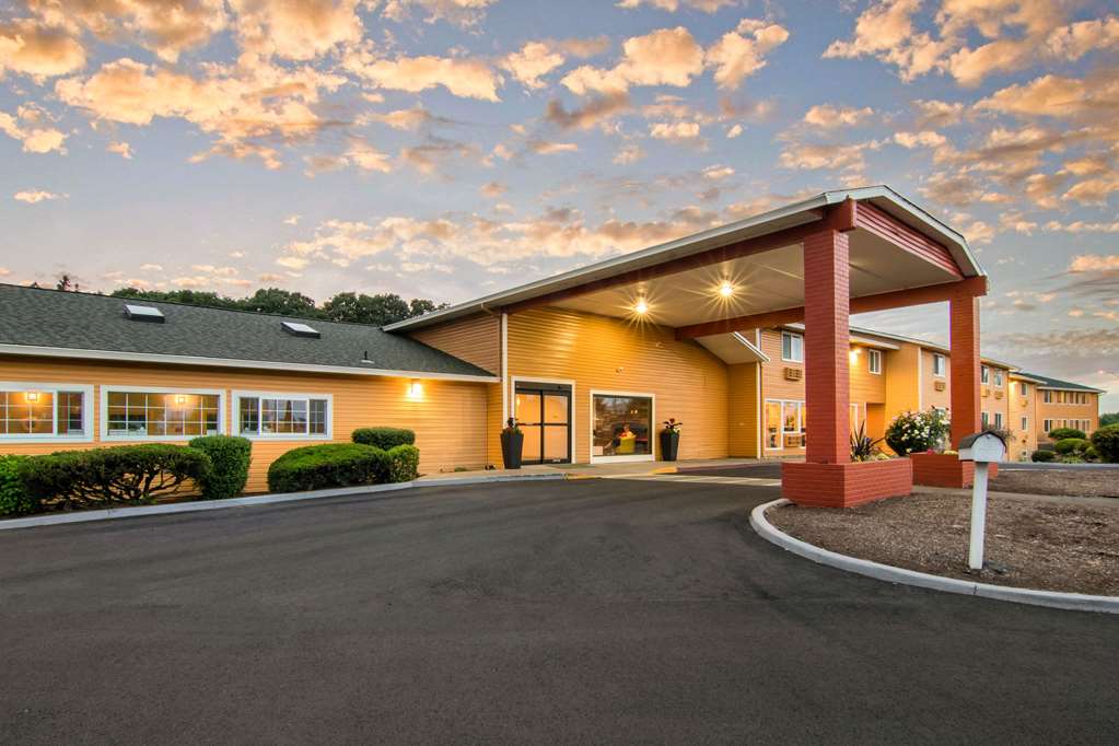quality inn and suites albany corvallis