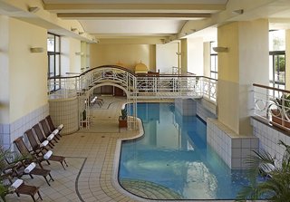 marina hotel corinthia beach resort
