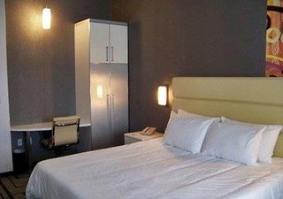 Hotel De Point,College Point>>Brooklyn,2.5 star