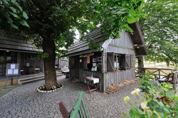 lakeside hotel plitvice