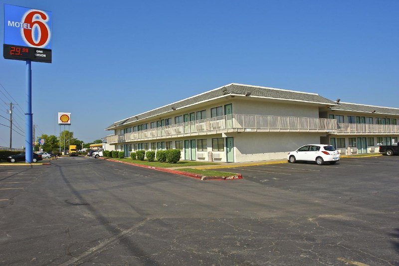 motel 6 austin tx central downtown ut