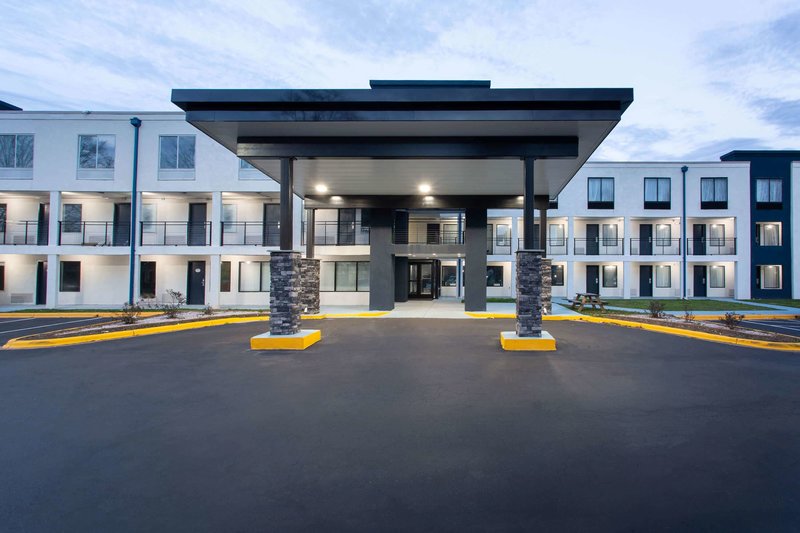 Baymont By Wyndham Charlotte University,Mecklenburg County>>Charlotte,2 star