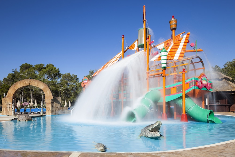 invisa hotel club cala blanca