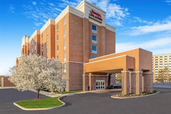 hampton inn and suites detroit airport romulus