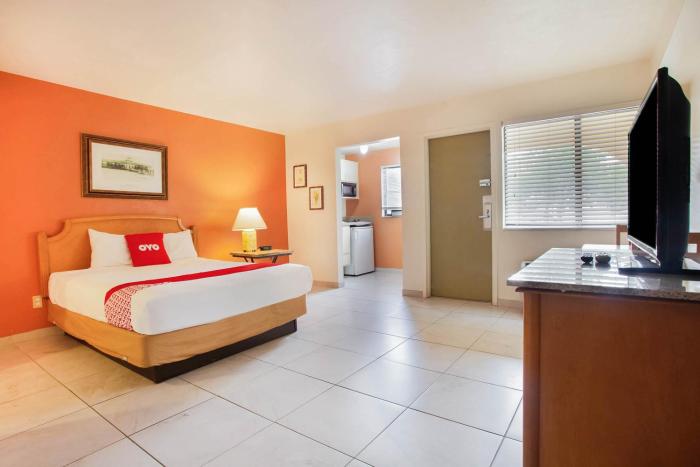 Oyo Waterfront Hotel - Cape Coral/Fort Myers, Fl,Fort Myers>>Cape Coral,3 star