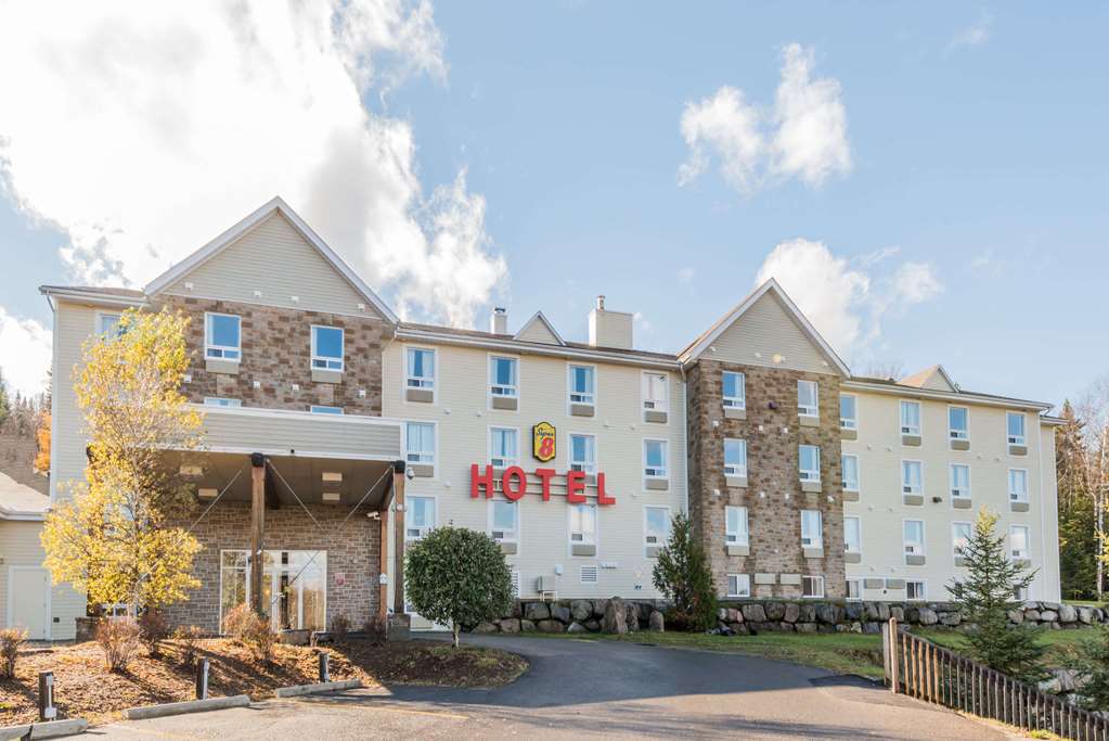 Super 8 By Wyndham Sainte Agathe Des Monts,Quebec>>Montreal,2.5 star