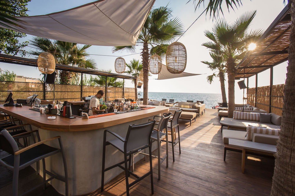 bebatroun beach hotel