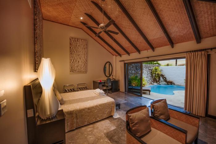 Crown Beach Resort & Spa,Avarua>>Arorangi,4.5 star