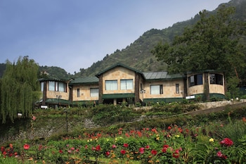Shervani Hilltop Nainital,Mallital,4 star
