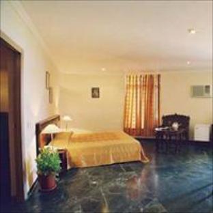The Gold Palace & Resorts,8Th Mile, Jaipur Road, Jaipur, Rajasthan 302028,4 star
