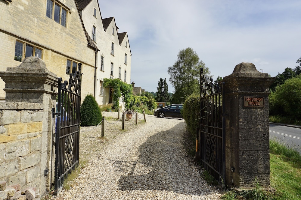 The Coach House And The Stable