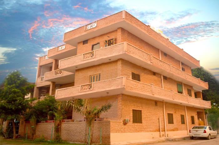 hotelier hosts a home stay