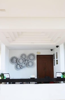 cocoons club laiya