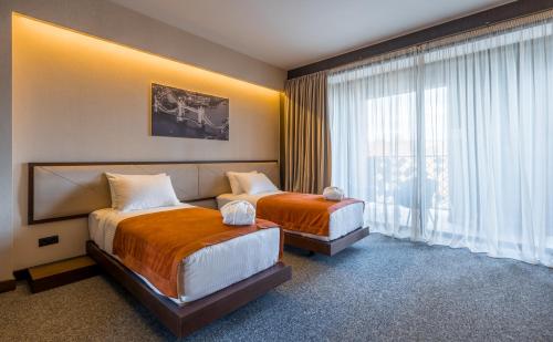 Bridge Hotel,,4 star