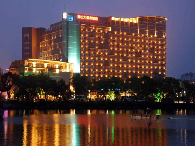 Guilin Lijiang Waterfall Hotel