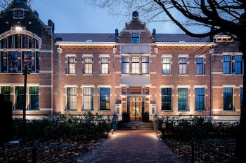 pillows maurits at the park