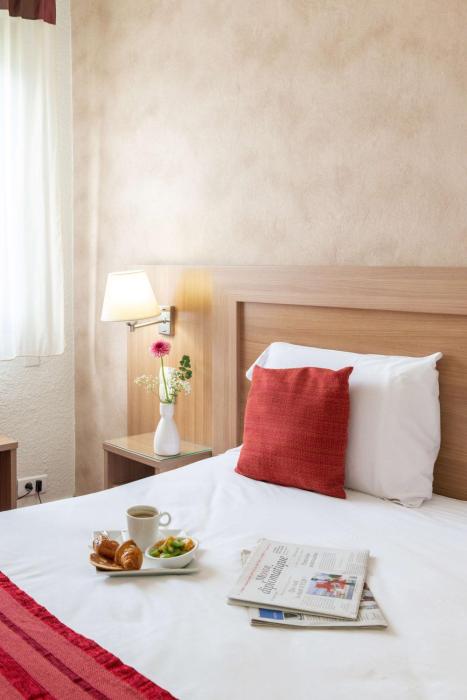 Brit Hotel Castres,,3 star