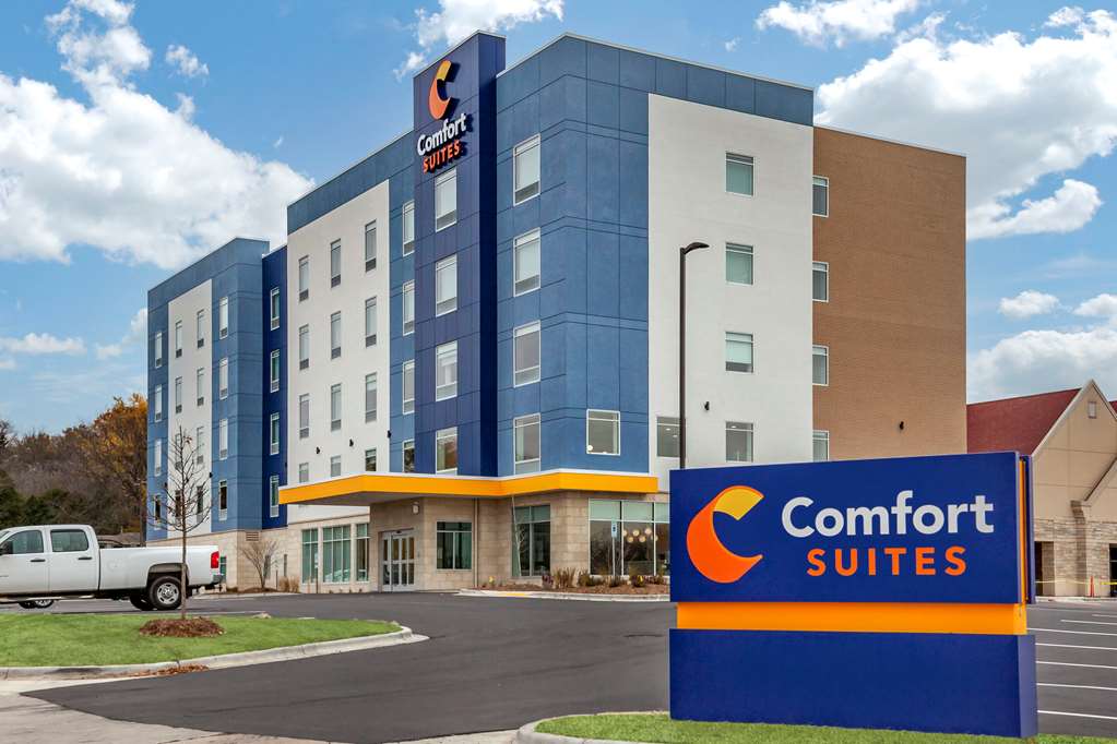 Comfort Suites Cottage Grove-Madison,,2.5 star