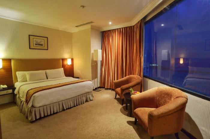 almadera hotel makassar