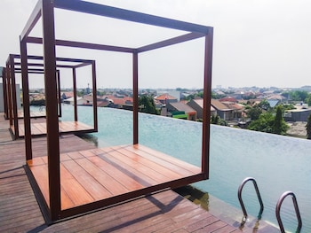 Comfy And Simply Studio Room At Grand Kamala Lagoon Apartment,,0 star