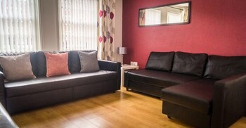 the city walls gathering 5 bed sleeps 12 city centre within walls