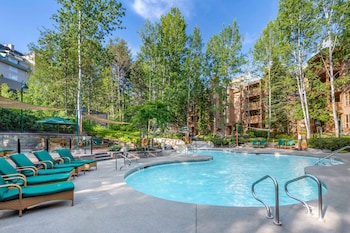 Hilton Grand Vacations Club Whistler,British Columbia>>Whistler,4 star